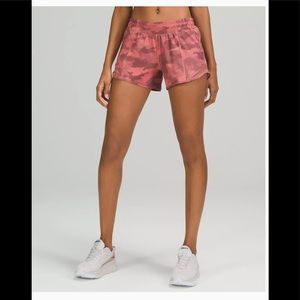 Lululemon🍋Hotty Hot Low Rise Short 4"-8Tall